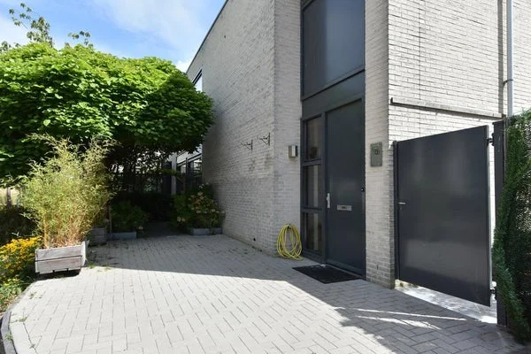 Rental property in Pieter de Voisstraat, The Hague