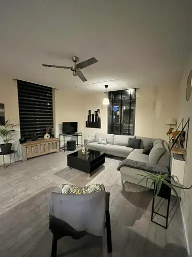 75μ² Διαμέρισμα προς ενοικίαση για 1495€/μήνα σε Nieuwstraat, Schiedam