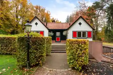 174m2 house to rent for 4750€/month in Noodweg 34A, Hilversum