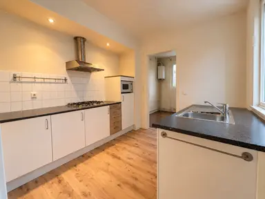 87m2 apartment to rent for 1134€/month in Deimanstraat, The Hague