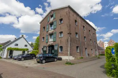 358m2 Appartamento in affitto per 6000€/mese a Hooistraat 42C, Druten