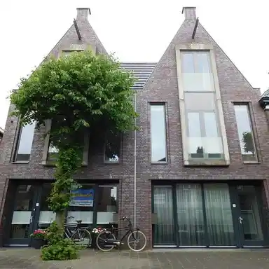 200m2 apartment to rent for 2995€/month in Lisse