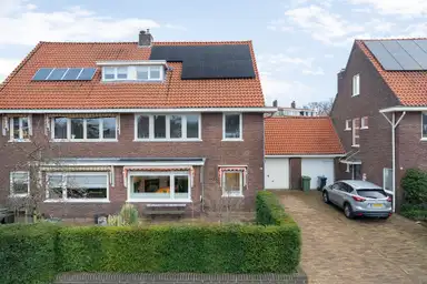 161m2 Casa in affitto per 1975€/mese a Bronbeeklaan 24, Arnhem
