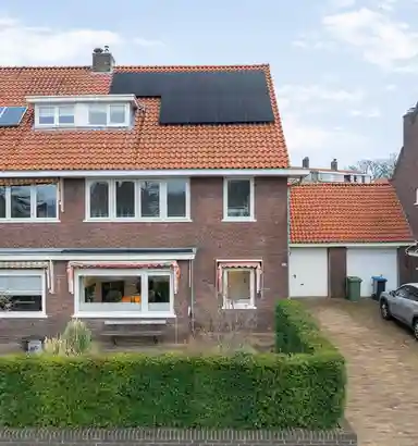 161m2 Casa in affitto per 1975€/mese a Bronbeeklaan, Arnhem