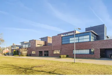 190m2 maison à louer pour 4000€/mois à Kolhornseweg, Hilversum