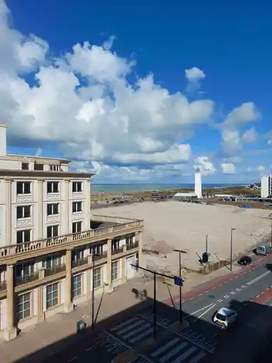 100m2 apartment to rent for 2595€/month in Parallel Boulevard 258, Noordwijk