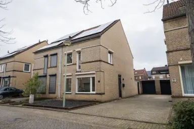 125m2 Haus zur Miete für 1995€/Monat in Kouvenderstraat 154A, Heerlen