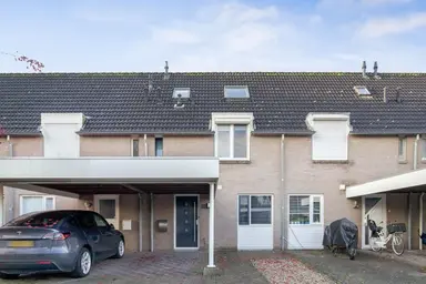 99m2 huis te huur voor 1950€/maand in Weegbree 229, Best