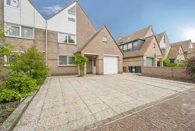 160m2 house to rent for 3000€/month in Haya van Somerenstraat 32, Bergen