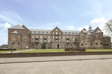 146m2 Appartement à louer pour 1650€/mois à Emmerikseweg 23, 's-Heerenberg