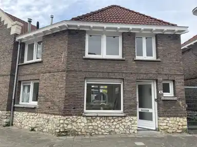 97m2 maison à louer pour 1070€/mois à Schoutstraat, Heerlen
