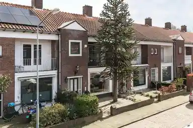 155m2 Casa in affitto per 2150€/mese a Jadestraat 9, Breda