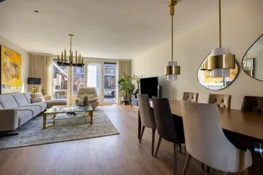 134m2 Haus zur Miete für 3500€/Monat in Voormeerstraat, The Hague