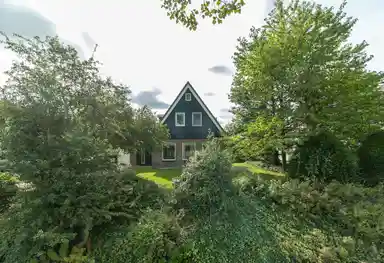 200m2 maison à louer pour 2950€/mois à Aalsmeerderweg 740, Rijsenhout