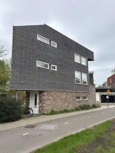130m2 maison à louer pour 2800€/mois à Driemanschapskade 10, Leiden