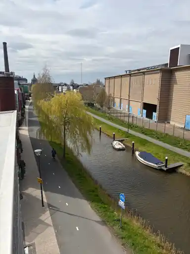 130m2 maison à louer pour 2800€/mois à Driemanschapskade, Leiden