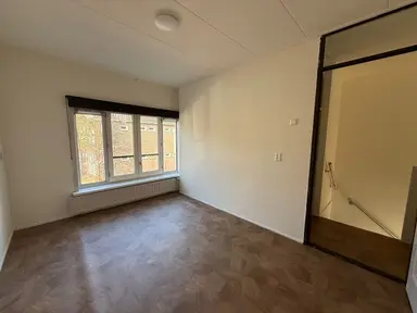 63m2 maison à louer pour 936€/mois à Drie Octoberstraat, Leiden