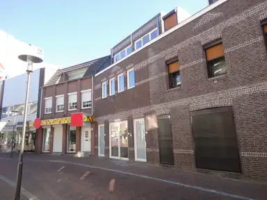 151m2 Appartement à louer pour 1750€/mois à Einderstraat 15A, Kerkrade