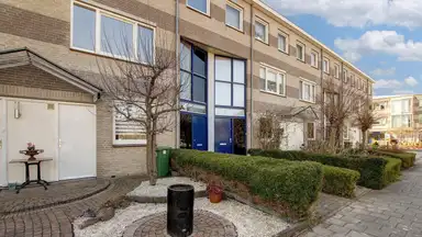 113m2 huis te huur voor 3900€/maand in Belle van Zuylenlaan 95, Castricum
