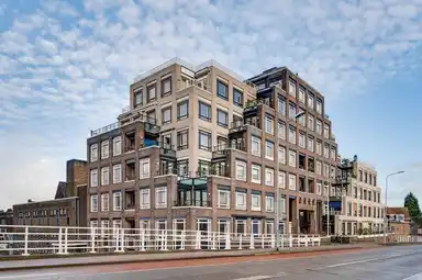 115m2 Appartement à louer pour 2495€/mois à Wilhelminasingel 3B, Maastricht