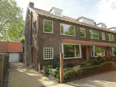 165m2 maison à louer pour 3450€/mois à Lindesingel 94, Rotterdam