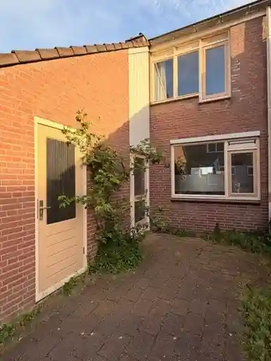 117m2 house to rent for 940€/month in Pieter van Hemerenplantsoen, Hoogmade