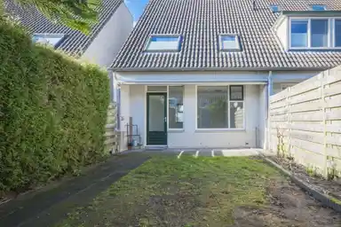 115m2 house to rent for 1750€/month in Jacques Brelweg 34, Almere
