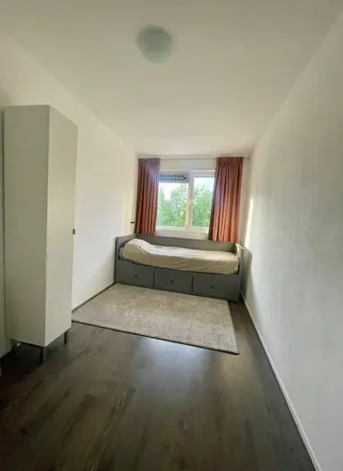 93m2 room to rent for 900€/month in Leuvenstraat, Amsterdam