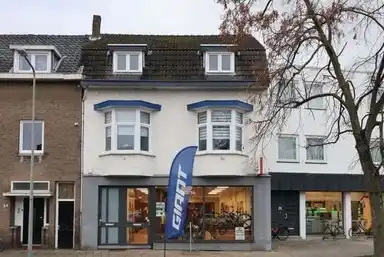 155m2 Appartamento in affitto per 2100€/mese a Akersteenweg, Maastricht