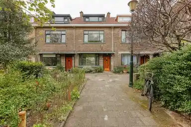 124m2 maison à louer pour 2395€/mois à Abrikozenstraat, The Hague