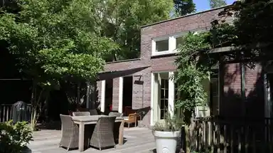 130m2 maison à louer pour 4950€/mois à Leimuidenstraat, Amsterdam