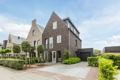 189m2 house to rent for 4250€/month in Gerbrant Meussweg, Zwaanshoek