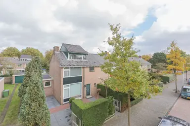 133m2 house to rent for 3950€/month in Bernard Zweerslaan 83, Heemstede