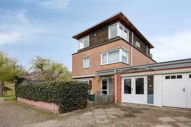 200m2 maison à louer pour 5250€/mois à Eisdenstraat 68, Amsterdam