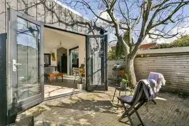 96m2 maison à louer pour 2750€/mois à Prins Hendrikstraat, Zaandam