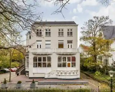 36m2 Chambre à louer pour 825€/mois à Parkweg, The Hague