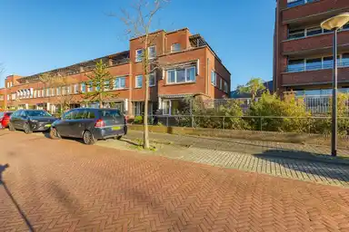 155m2 maison à louer pour 2550€/mois à Waterlandsingel 119, The Hague