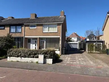108m2 house to rent for 2950€/month in Meester Troelstrastraat 54, Zandvoort