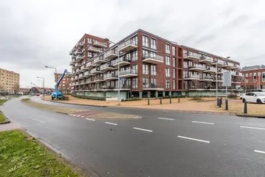 76m2 Appartement à louer pour 1228€/mois à Vrouw Avenweg, The Hague