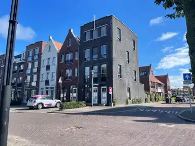 217m2 maison à louer pour 2850€/mois à Prins Hendrikkade 183, Katwijk