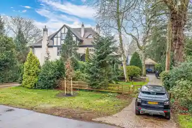 172m2 maison à louer pour 6750€/mois à Nachtegaallaan 6A, Wassenaar