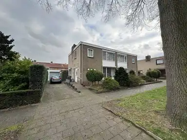 106m2 maison à louer pour 1650€/mois à Europalaan, Geleen