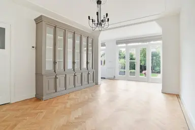 185m2 Haus zur Miete für 4200€/Monat in Van Zuylen van Nijeveltstraat, Wassenaar