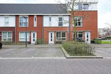 131m2 Haus zur Miete für 1380€/Monat in Maasdijk 274, Breda