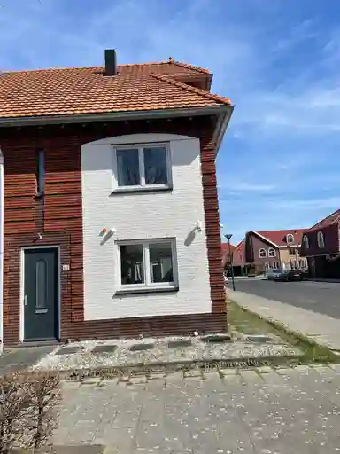 153m2 house to rent for 2800€/month in Charactostraat 63, Capelle aan den IJssel