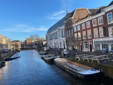 60m2 Appartement à louer pour 1200€/mois à Vrouwensteeg, Leiden