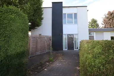 92m2 maison à louer pour 1065€/mois à Ireneweg 15, Maastricht