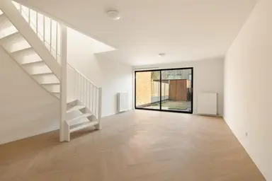 85m2 Haus zur Miete für 2400€/Monat in Bertha von Suttnerstraat, Amsterdam