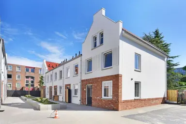 106m2 house to rent for 2795€/month in Bergweg, Rotterdam