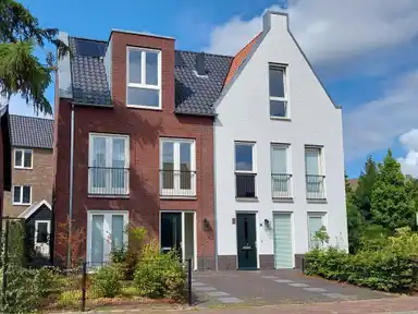 132m2 maison à louer pour 2850€/mois à Tuinstraat 10, Huizen